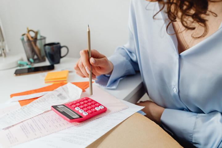 How to Reduce Monthly Expenses Without Cutting Essentials